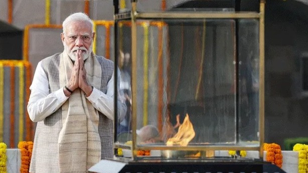 महात्मा-गांधी-की-157वीं-जयंती-आज,-राजघाट-पहुंचकर-pm-मोदी-और-राष्ट्रपति-मुर्मू-ने-दी-श्रद्धांजलि