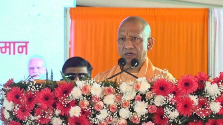 cm-योगी-का-बरेली-में-बयान-2017-से-पहले-त्योहारों-पर-होते-थे-उपद्रव,-अब-सुरक्षित-माहौल-में-पर्व-मना-रहे-लोग